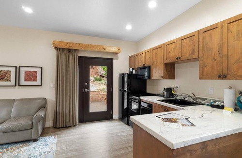 Bluff Hotel | Bluff Dwellings Resort
