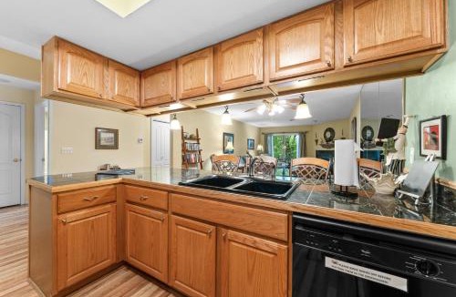 Table Rock Apartment | Bluffs Oasis Condo