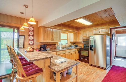 Bronston Cabin | Boat Parking & Fire Pit! Lake Cumberland Retreat