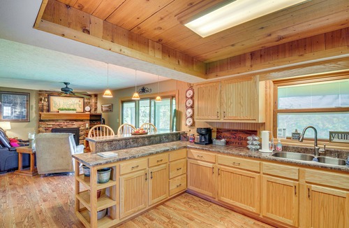 Bronston Cabin | Boat Parking & Fire Pit! Lake Cumberland Retreat