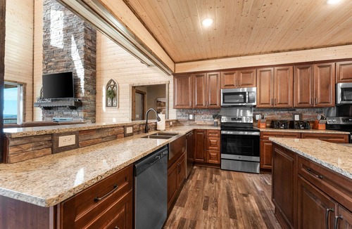 Kimberling City Cabin | Book Your Dream Vacation at Lazy River Retreat!