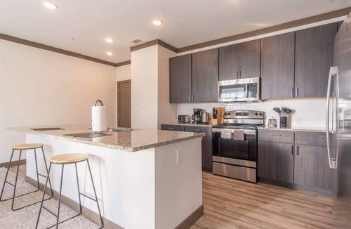 Middletown Apartment | Boulevard Stays Spacious 1BR Suite, Parking