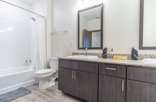 Middletown Apartment | Boulevard Stays Spacious 1BR Suite, Parking