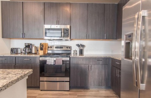 Middletown Apartment | Boulevard Stays Spacious 1BR Suite Pool Parking Gym D