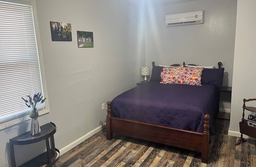 Bardstown Apartment | Bourbon Oak Loft - Spacious 2 bedroom, in the heart of the Bourbon Trail.