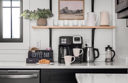 Nazareth House | Bourbon Retreat Hot Tub + Game