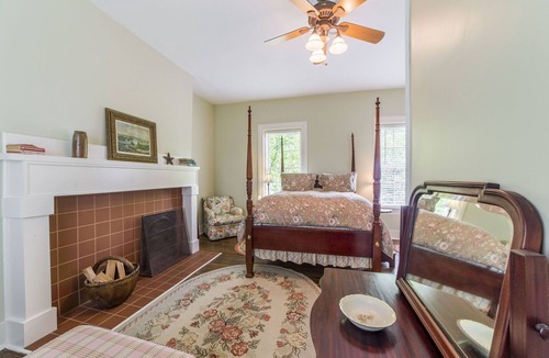 Bardstown Bed & Breakfast | BOURBON TRAIL: Bardstown 3 bedroom/3 bath cottage, park setting, walk to downtown
