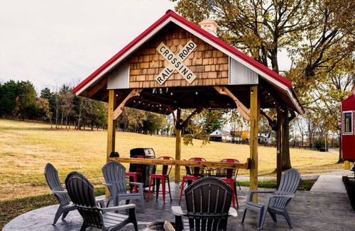 Lawrenceburg House | Bourbon Trail: Caboose on the Farm