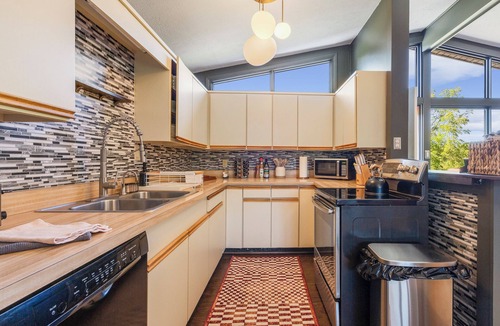 Shelbyville House | Bourbon Trail, Hot Tub, Pool, Quiet/Peaceful Location, 3 King Beds