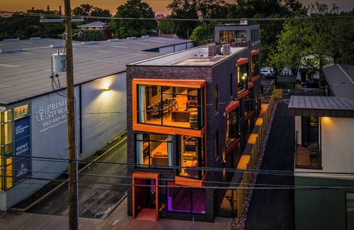 Butchertown House | Bourvelle House — 7 King Suites, Rooftop Deck, NuLu Louisville