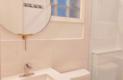 Starkville Bed & Breakfast | Boutique Hotel - King Room - Far Out Motel