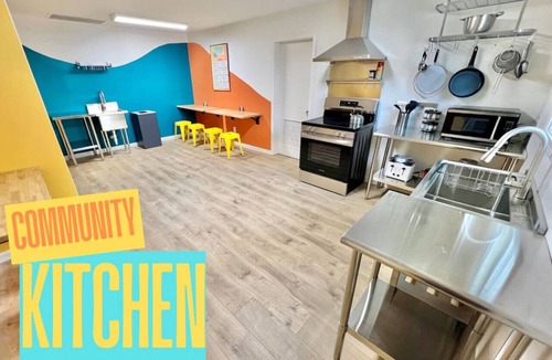 Starkville Bed & Breakfast | Boutique Hotel - King Room - Far Out Motel