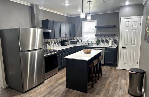 Turner Park Apartment | Brady - Industrial Man Cave