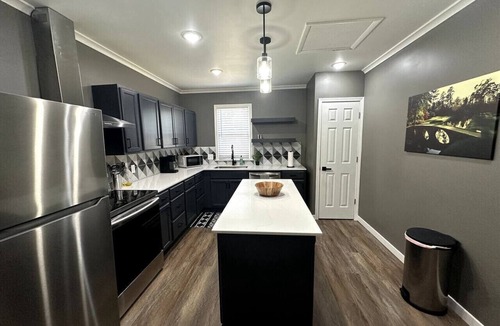 Turner Park Apartment | Brady - Industrial Man Cave