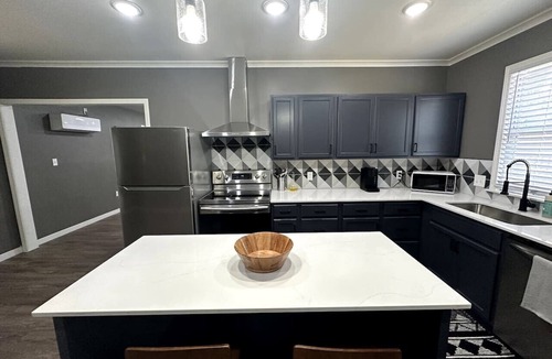 Turner Park Apartment | Brady - Industrial Man Cave