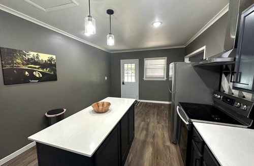 Turner Park Apartment | Brady - Industrial Man Cave