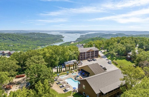 Hollister House | Brand New 7BR Luxury Lake View In/Out Pool Hot Tub