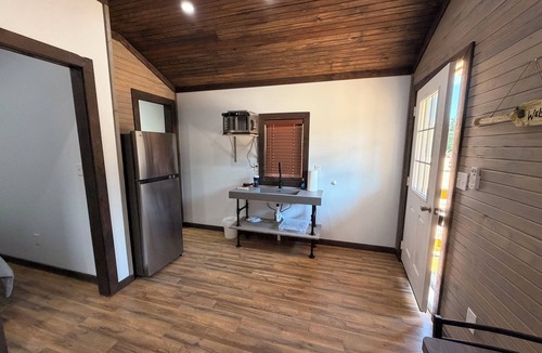 Iuka Cabin | BRAND NEW ! Cozy 1-bedroom cabin near PICKWICK LAKE with room for boat parking