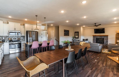 Hollister House | Brand New! Lake View with Arcade Game Room! Fully stocked kitchen!