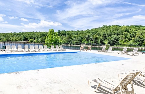 Reeds Spring Cabin | Branson Cabin with two Master Suites!