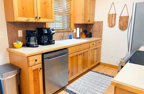 Reeds Spring Cabin | Branson Cabin with Two Master Suites!