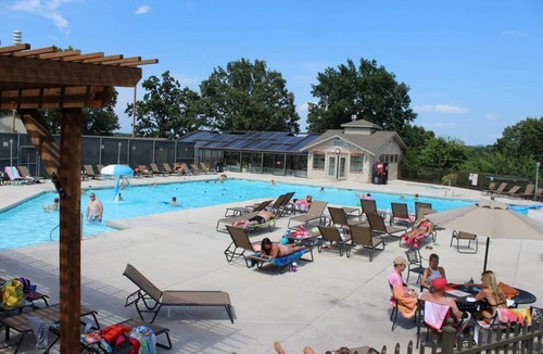 Table Rock Apartment | Branson Condo at Pointe Royale with Indoor Pool and Hot Tub on Taneycomo Lake ne