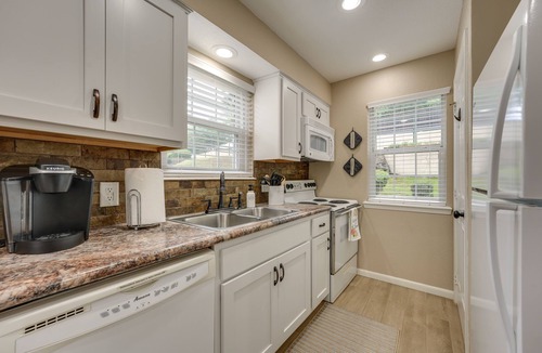 Branson Condo | Branson Condo on Golf Course w/Pool Access!