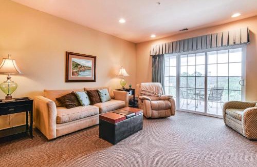 Branson Apartment | Branson Condo with Pool Access and Views, 3 Mi Dtwn!