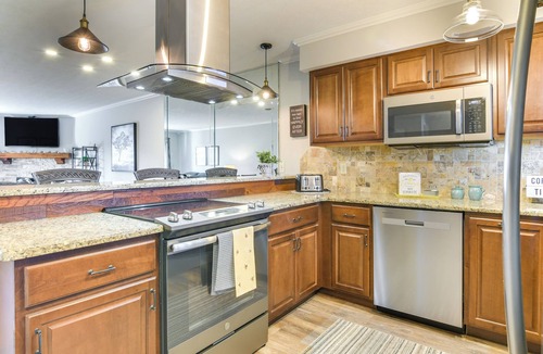 Table Rock Condo | Branson Family Condo: Golf, Relax & Swim!