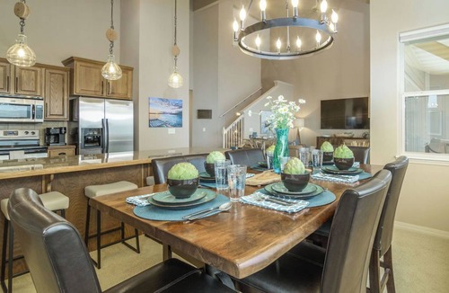 Hollister Condo | Branson Lakefront Penthouse at The View- Emerald Pointe!