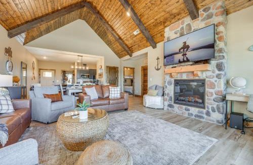 Table Rock House | Branson Log Cabin Near Silver Dollar City and Lake!
