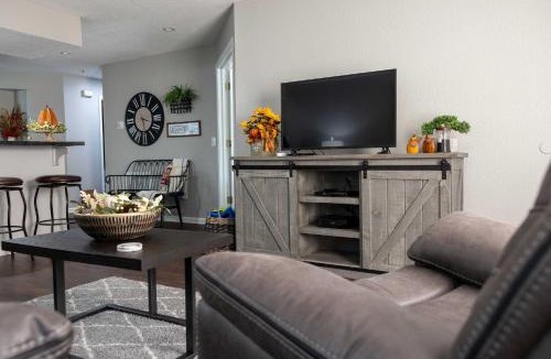 Table Rock Apartment | Branson Resort Condo - 3 Miles to the Strip!