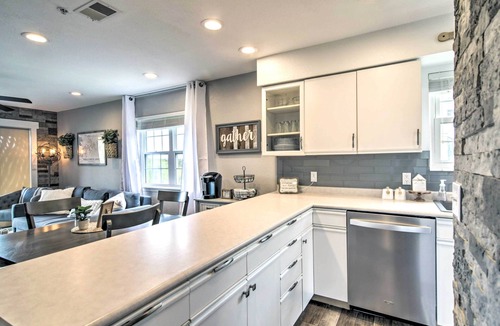 Branson Apartment | Branson Retreat w/Balcony & 18-hole Golf Course!