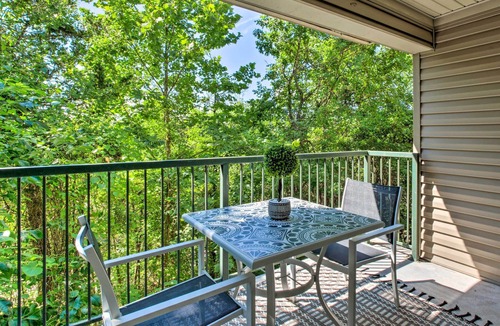 Branson Condo | Branson Retreat w/Pool Access ~ 3 Mi to Dtwn