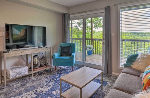 Notch Estates Condo | Branson West Condo w/ Seasonal Pool Access!