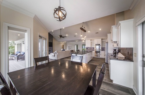 Quitman House | Breathtaking Lakeview Home in Diamond Bluff