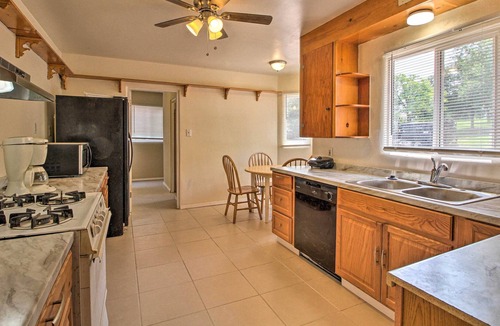 Silver Hill Villa | Bright ABQ Villa with Fire Pit - 3 Mi to Airport!