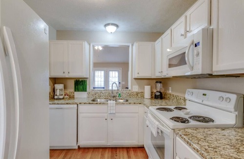 Hope Gardens House | Bright & Fresh - Large Backyard - Mins to Broadway