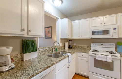 Hope Gardens House | Bright & Fresh - Large Backyard - Mins to Broadway