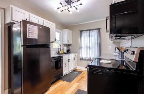 Schnitzelburg House | Bright Louisville Home Sleeps 6 w/Game Room