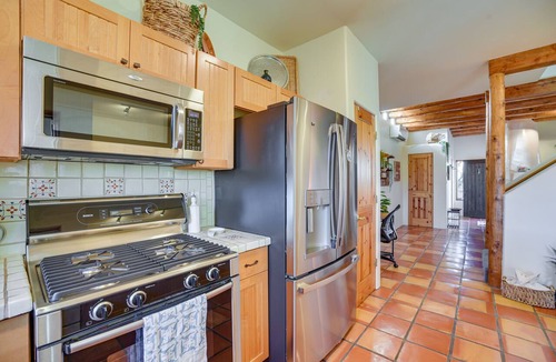 Southside Condo | Bright Santa Fe Condo ~ Half-Mi to Meow Wolf!