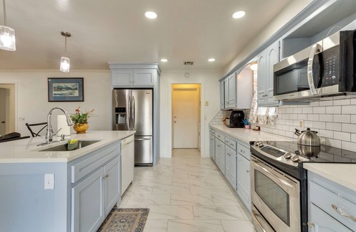 Edmond Cottage | Bring Your Pets! Family-friendly Escape in Edmond