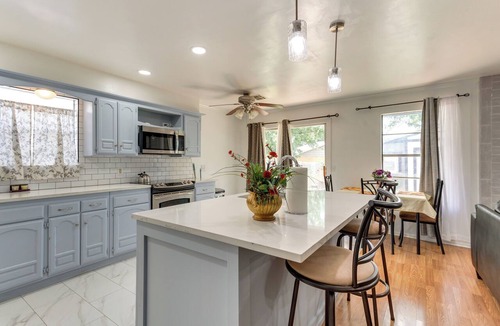 Edmond Cottage | Bring Your Pets! Family-friendly Escape in Edmond
