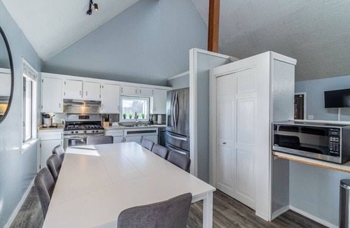 Farmington House | Brookside Bliss Centrally Located!