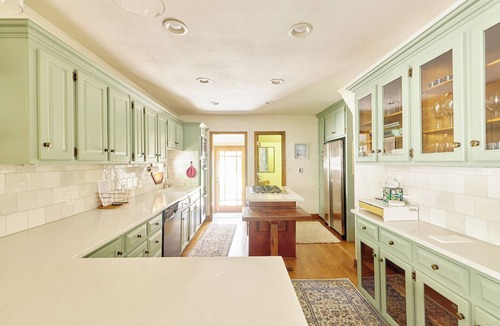 South Kansas City House | Brookside Bungalow with Premium Walkability