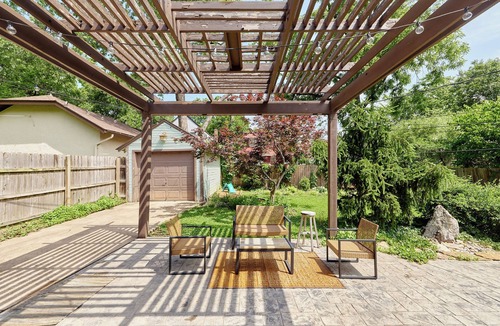 South Kansas City House | Brookside Bungalow with Premium Walkability