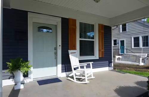 Shelbyville House | Brown Ave Bourbon Trail & Beds- Shelbyville, KY