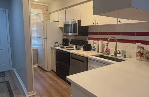 Bryant Apartment | Bryant #A - 2 Bedroom/1 Bath Apartment