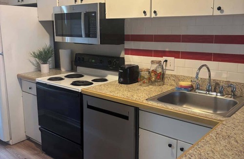 Bryant Apartment | Bryant #A - 2 Bedroom/1 Bath Apartment