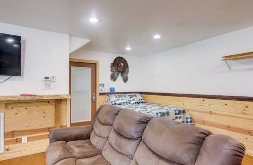 Bryant Cabin | Bryant Vacation Rental w/ Community Indoor Pool!